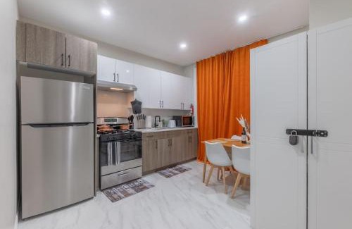 Upper Roseville Apartamento | 2 Days Stay Get 40 percent OFF for, Sleeps 6 & 2 Queen