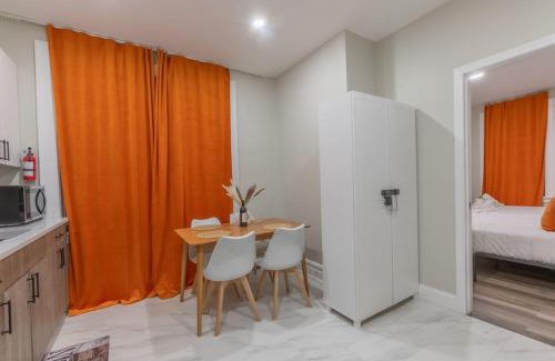 Upper Roseville Apartamento | 2 Days Stay Get 40 percent OFF for, Sleeps 6 & 2 Queen