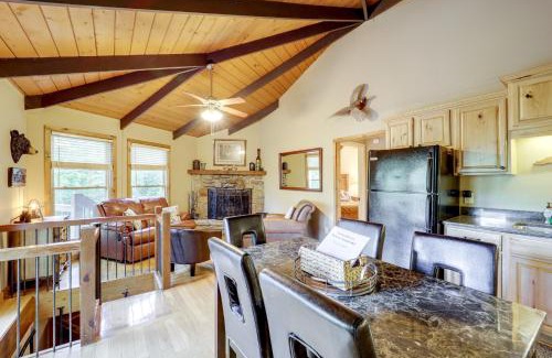 Beech Mountain Casa | 2 Decks, Mountain View Beech Mountain Cabin!