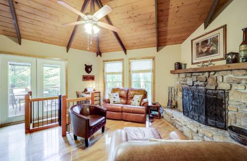 Beech Mountain Casa | 2 Decks, Mountain View Beech Mountain Cabin!
