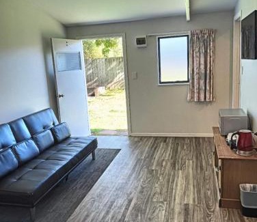 Kawaha Point Chalet De Esquí | 2 double and 1 sofa beds garden chalet, 7D Salisbury Road, Rotorua
