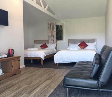 Kawaha Point Chalet De Esquí | 2 double and 1 sofa beds garden chalet, 7D Salisbury Road, Rotorua