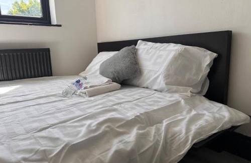 Smethwick Casa | 2 Double Bedrooms 1 Bathroom Near Train Station