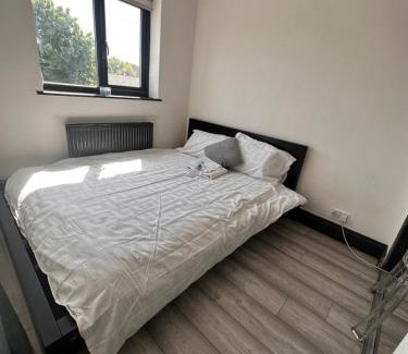 Smethwick Casa | 2 Double Bedrooms 1 Bathroom Near Train Station