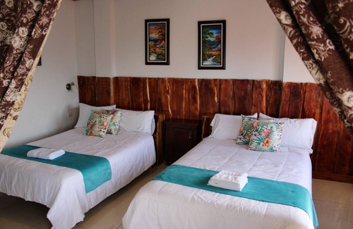 San Isidro Cama Y Desayuno | 2 Double beds, kitchen and Living room 20 min Alajuela airport. Best views!