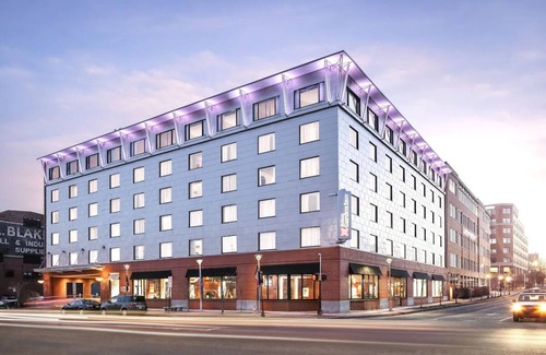 Old Port Casa | 2 Downtown Portland Hotel Units w/ Pool | Breakfast | 24h Gym & Pet-Friendly