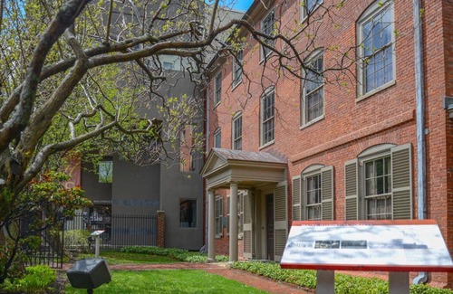 Old Port Casa | 2 Downtown Portland Hotel Units w/ Pool | Breakfast | 24h Gym & Pet-Friendly