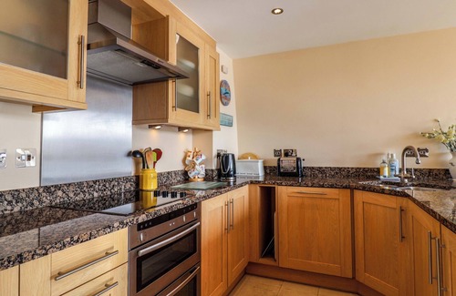 West Bay Cabaña | 2 DRIFTWOOD, family friendly, country holiday cottage in West Bay