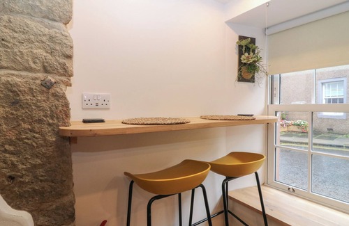 Gattonside Cabaña | 2 EAST PORT, pet friendly, with a garden in Melrose
