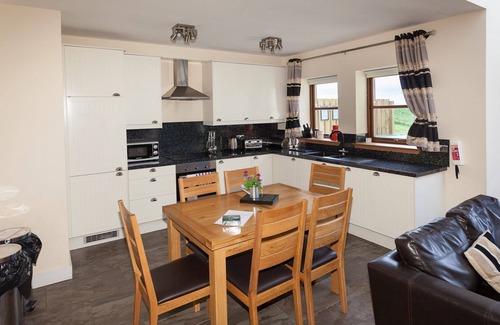Linlithgow Apartamento | 2 Eden Cottage - sleeps 8 guests in 3 bedrooms