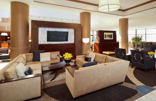 Alexandria West Casa | 2 Family-Friendly Units, Near Old Town Alexandria, Pool, Onsite Restaurant