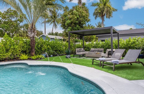 Tarpon River Casa | 2-Family Retreat: Pool, Gym, Near Beach & Las Olas