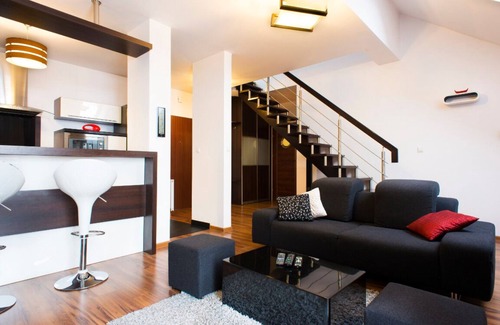 Wola Duchacka Apartamento | Apartamento de 2 plantas con sauna y jacuzzi.