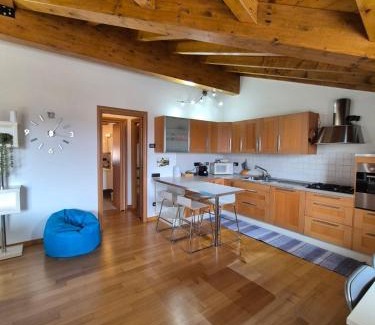 Cadrezzate Casa | 2' from Lake Monate 5' from Euratom, Wi-Fi