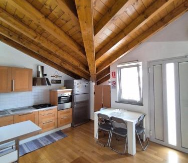 Cadrezzate Casa | 2' from Lake Monate 5' from Euratom, Wi-Fi