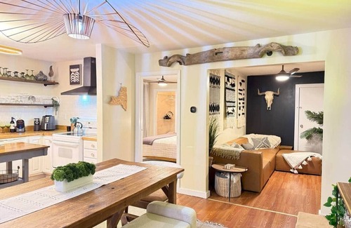 Hudson Casa | 2 FUN Apt w/2 Private Hot Tubs | 4BR, 2BA
