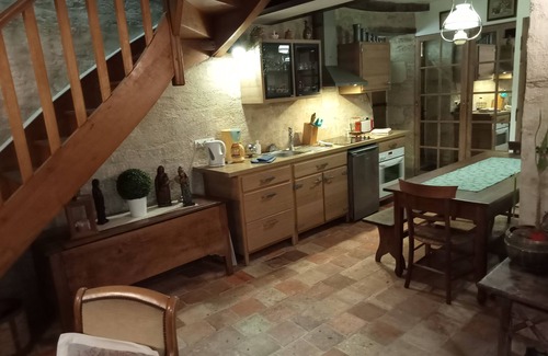 Doue-la-Fontaine Casa | 2 Gîtes in Doué town center, 15 people maximum