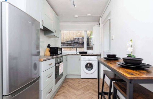 Annan Casa | 2 Bedroom House - Free Parking