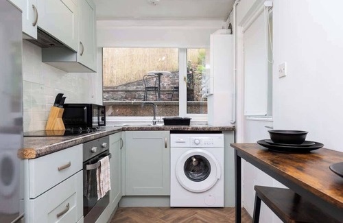Annan Casa | 2 Bedroom House - Free Parking