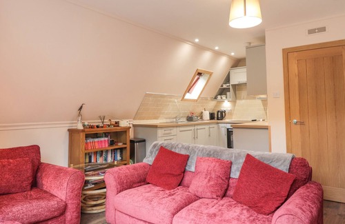 South Laggan Cabaña | 2 GLEN GARRY LODGE, romantic, character holiday cottage in Invergarry