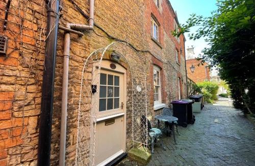 Sleaford Casa | 2 Guests - Pet Friendly Stone Cottage in Sleaford