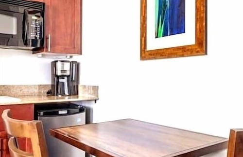 Waikiki Complejo | 2 HGVC Lagoon Tower Beachfront, Concierge, Fast WIFI