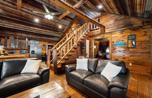 Trenton Casa | 2 Hideaway Cabins | Rustic W/ 2 Hot Tubs | Sleeps 10