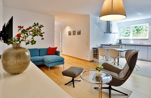 Edenkoben Apartamento | 2 apartamentos vacacionales equipados con una habitación de hotel de cuatro estrellas más.
