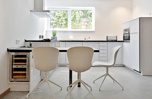 Edenkoben Apartamento | 2 apartamentos vacacionales equipados con una habitación de hotel de cuatro estrellas más.