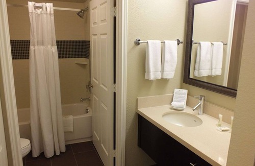 Las Colinas Hotel | 2 Home-like Suites w/ Full Kitchen! Pool, Parking! Near Museum of Biblical Art!
