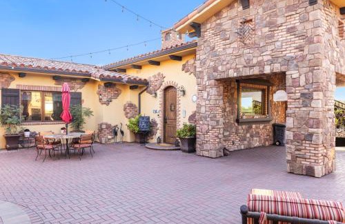 Temecula Casa | 2 Homes in Bella Vista Rd by AvantStay Sleeps 8 Vineyard Views Patios Fireplace in Temecula Wine Trail