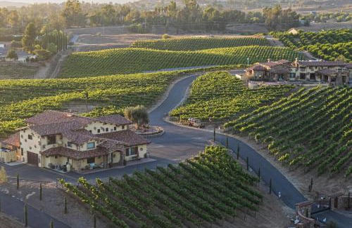 Temecula Casa | 2 Homes in Bella Vista Rd by AvantStay Sleeps 8 Vineyard Views Patios Fireplace in Temecula Wine Trail