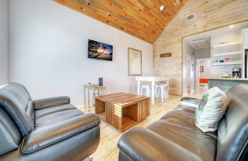 Flour Bluff Casa | 2 Homes on the Bay, Shared Waterfront Pool + Boat Dock | Laguna Village Paradise