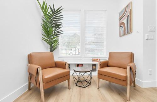 Southeast Houston Casa | 2 Homes Sleeps 18 Near Downtown Fully Gated with Parking