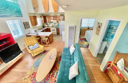 Hermosa Beach Casa | 2 HOUSES FROM THE BEACH!! +Onsite Parking