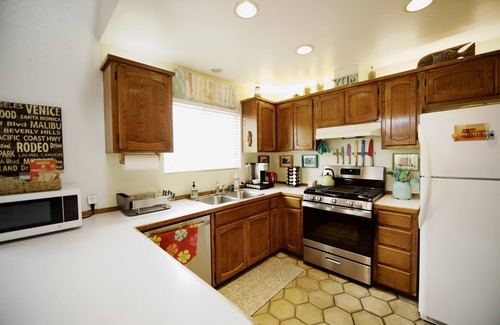 Hermosa Beach Casa | 2 HOUSES FROM THE BEACH!! +Onsite Parking