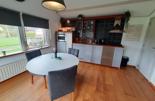 Dirkshorn Casa | 2 huizen naast elkaar honden welkom omheinde tuin 10 km strand, sauna, buitenbad