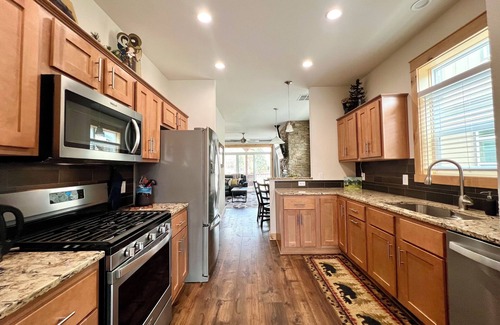 Granby Cabina | 2 Kg Beds+ Walk to Ponds, Pool, Hot tub&River. Short Drive to RMNP & Winter Park