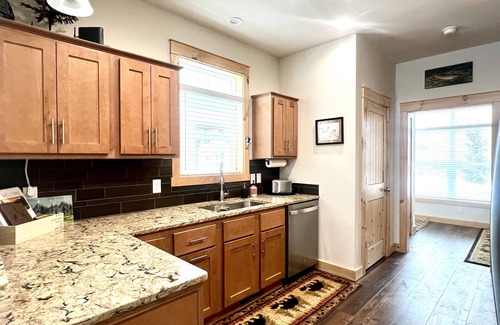 Granby Cabina | 2 Kg Beds+ Walk to Ponds, Pool, Hot tub&River. Short Drive to RMNP & Winter Park