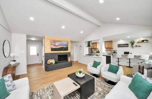 Barker Casa | 2 King Beds I Coffee Bar/Lounge I SUPER Fast WiFi