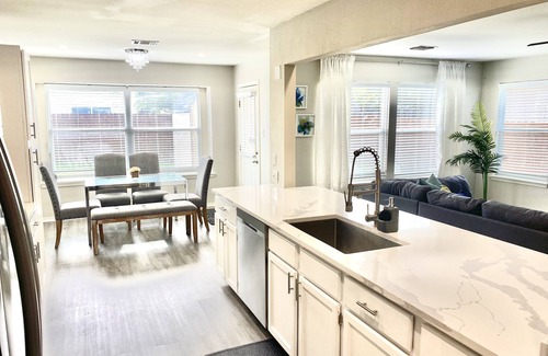Wetmore Casa | ✨ 2 King Beds - Modern Comfort for 8 Guests ✨