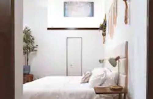 Arcadia Casa | 2 King Beds! Spacious Mill Loft - 14ft Windows
