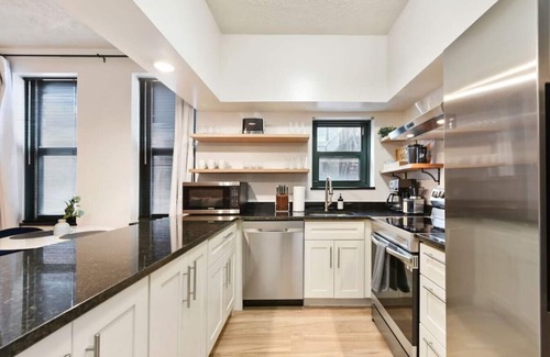 Central Northside Condominio | 2 King Beds, Walkable Condo in Mexican War Streets