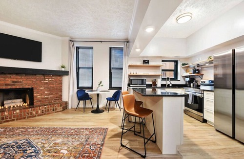 Central Northside Condominio | 2 King Beds, Walkable Condo in Mexican War Streets