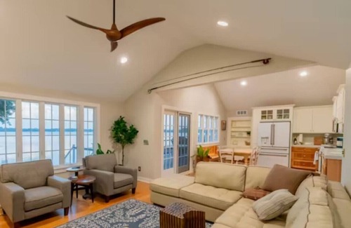 Waconia Casa | 2 Lake Waconia Homes/sleeps 17/fireplaces/dogs ok/enjoy Autumn at the lake.