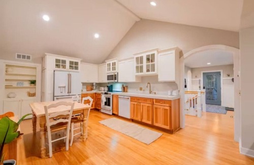 Waconia Casa | 2 Lake Waconia Homes/sleeps 17/fireplaces/dogs ok/enjoy Autumn at the lake.