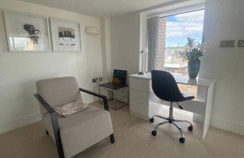 Luton Apartamento | 2 Level American Loft Style Apartment With Balcony