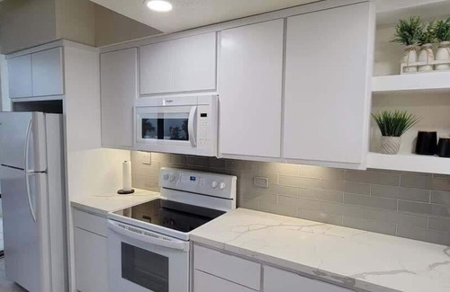 South Padre Island Condominio | 2 Level Beachfront Luxury 2 Bedroom Home by RedAwning