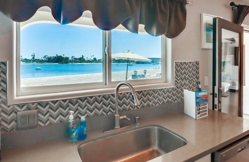 Central Mission Beach Villa | 2 niveles de WaterFront ☆ Patio exclusivo a nivel del suelo de 1,000sf ☆ AC