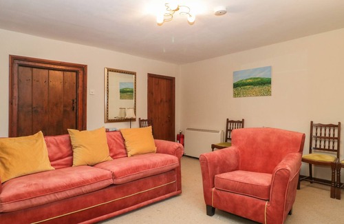 Stogursey Casa | 2 LIME STREET, pet friendly, character holiday cottage in Stogursey